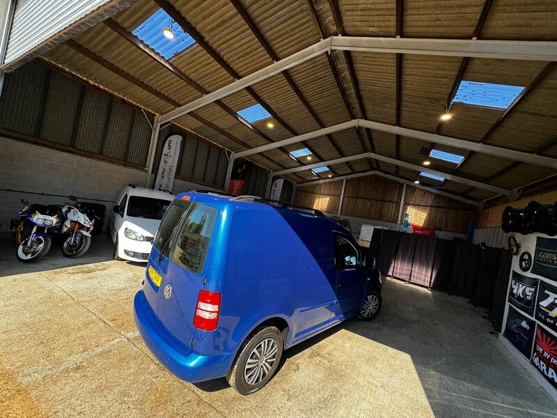 VOLKSWAGEN CADDY