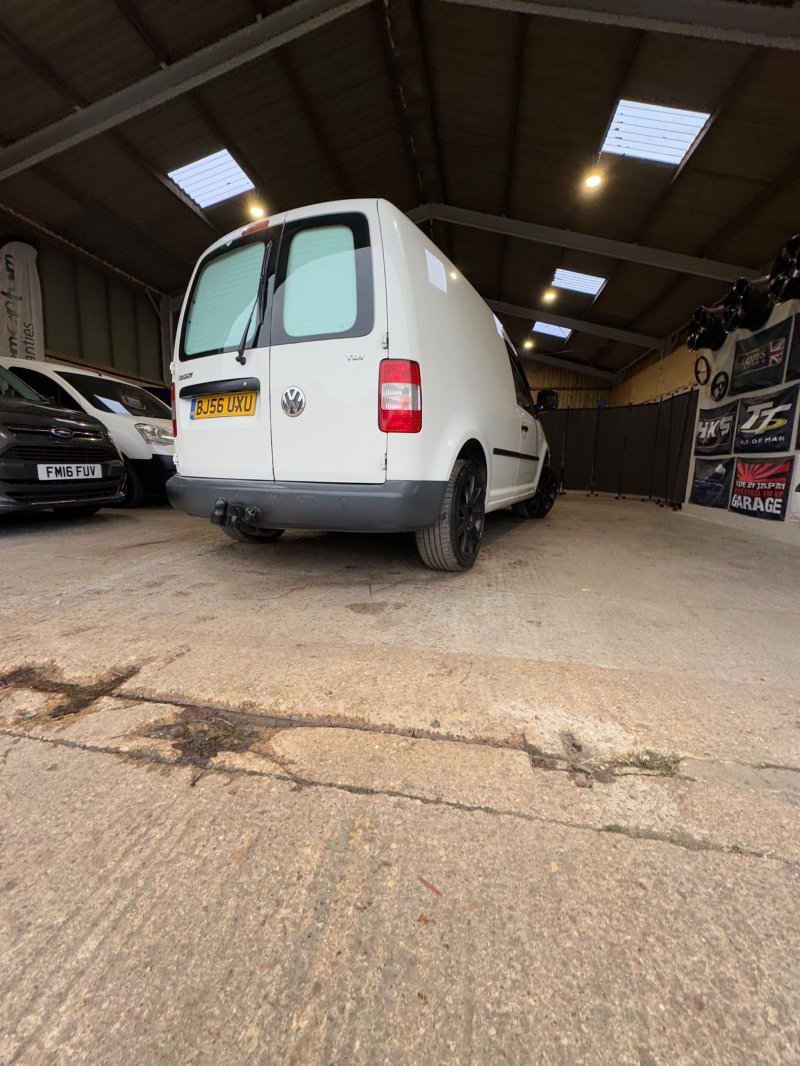 VOLKSWAGEN CADDY