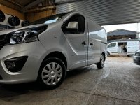VAUXHALL VIVARO