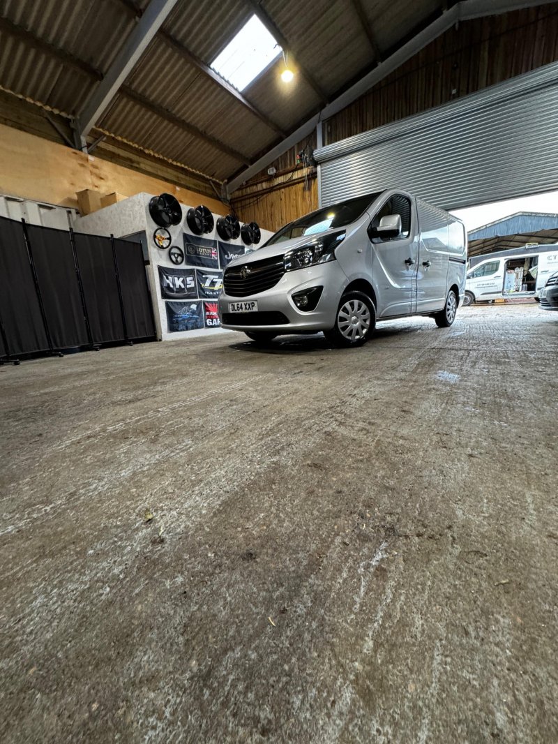 VAUXHALL VIVARO