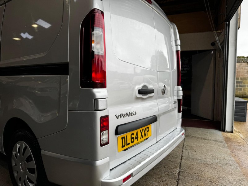 VAUXHALL VIVARO