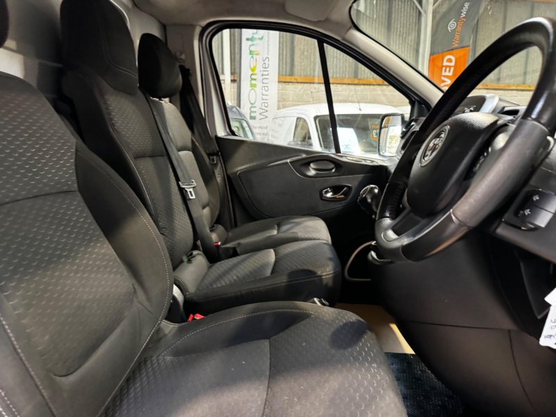 VAUXHALL VIVARO