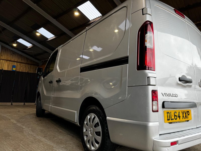 VAUXHALL VIVARO