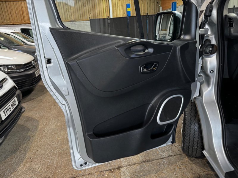 VAUXHALL VIVARO