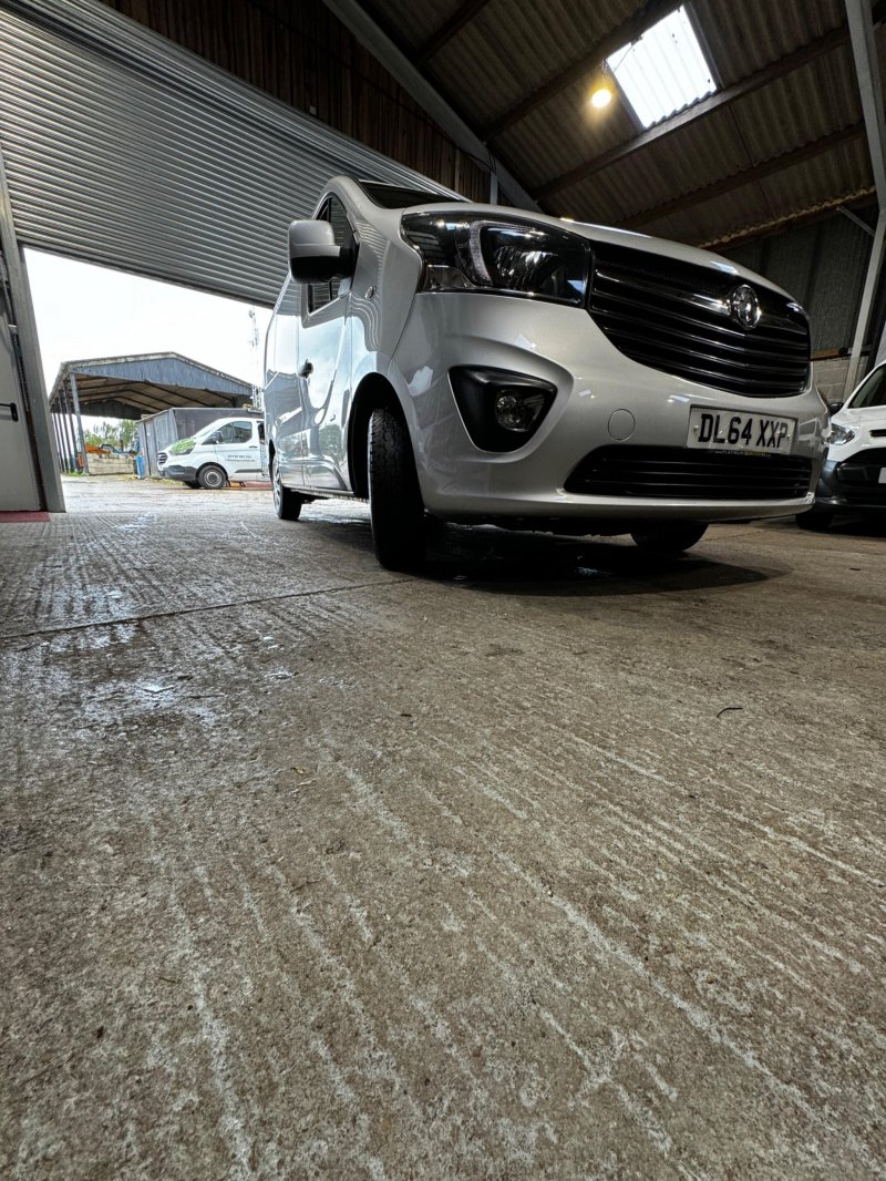 VAUXHALL VIVARO
