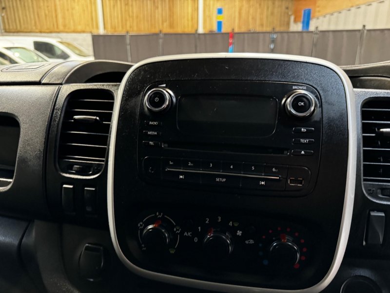 VAUXHALL VIVARO