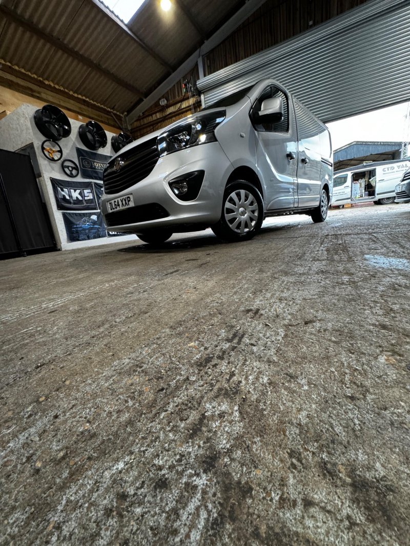 VAUXHALL VIVARO