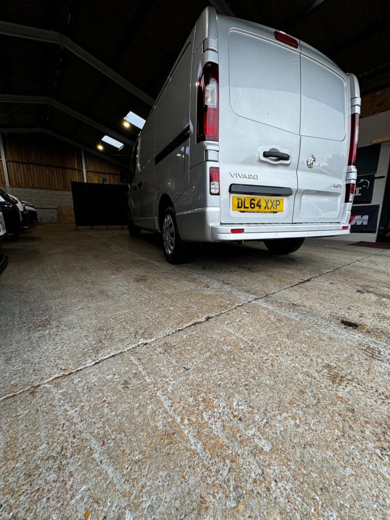 VAUXHALL VIVARO