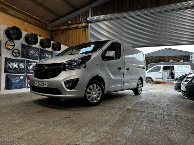 VAUXHALL VIVARO