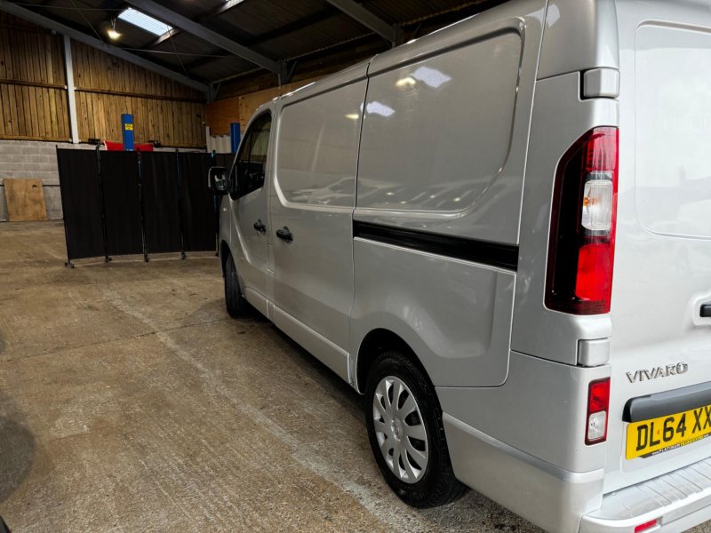 VAUXHALL VIVARO
