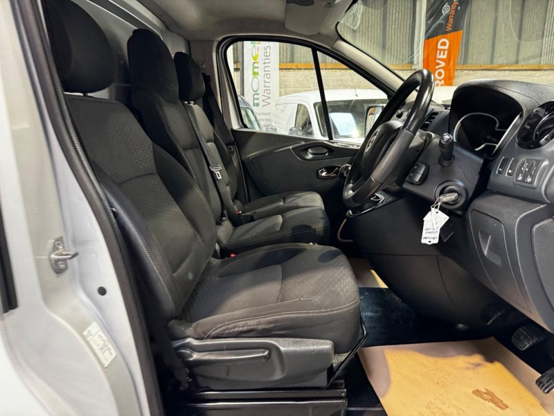 VAUXHALL VIVARO