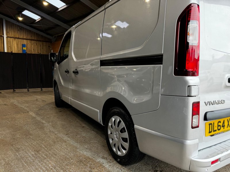 VAUXHALL VIVARO