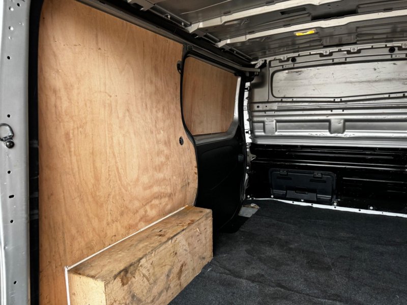 VAUXHALL VIVARO