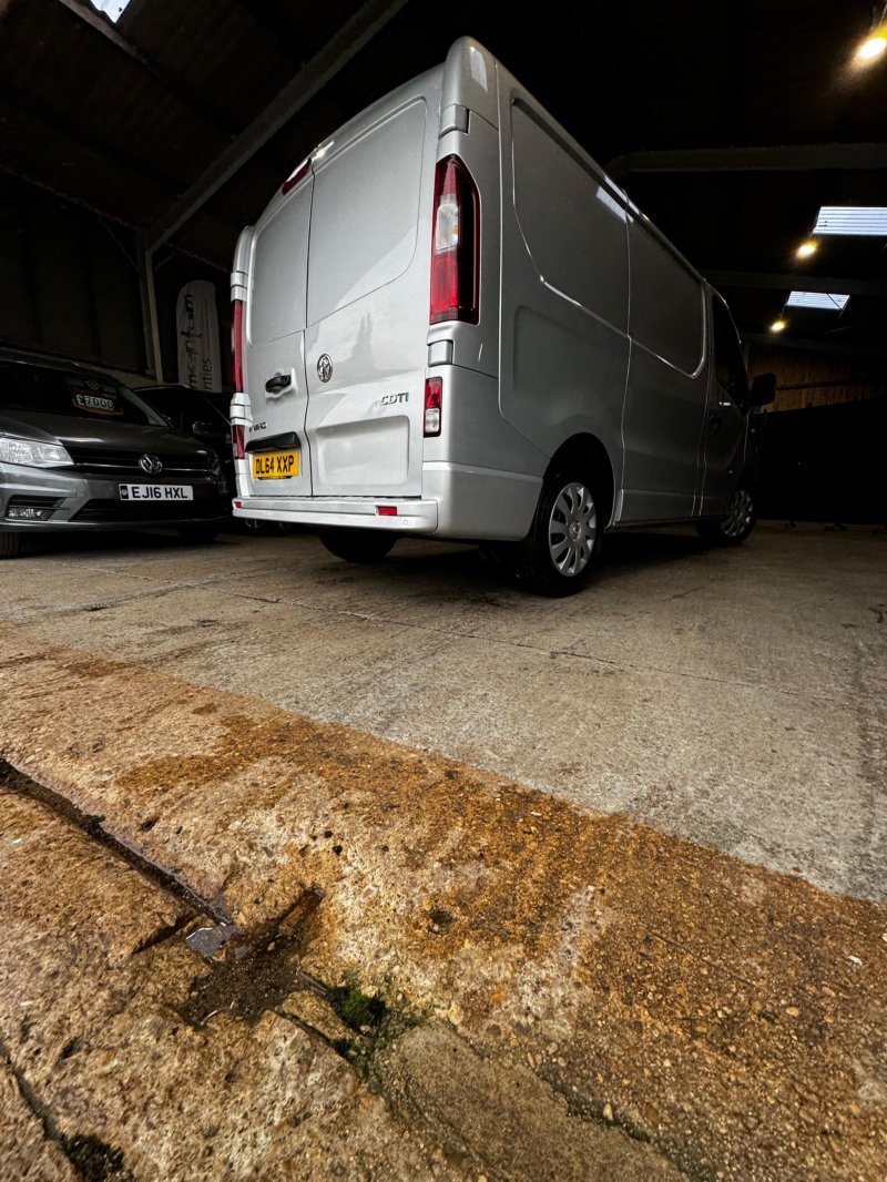 VAUXHALL VIVARO