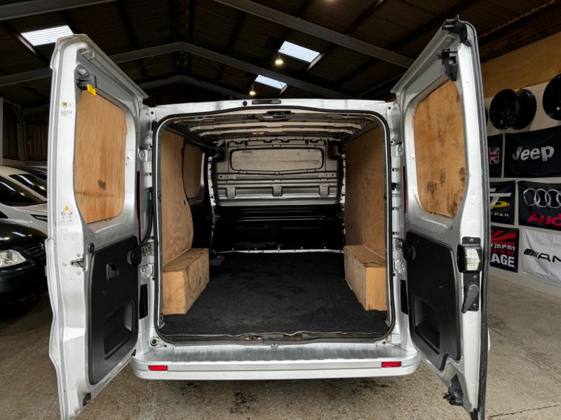 VAUXHALL VIVARO