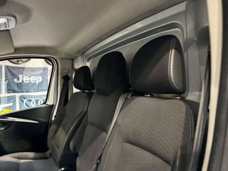 VAUXHALL VIVARO