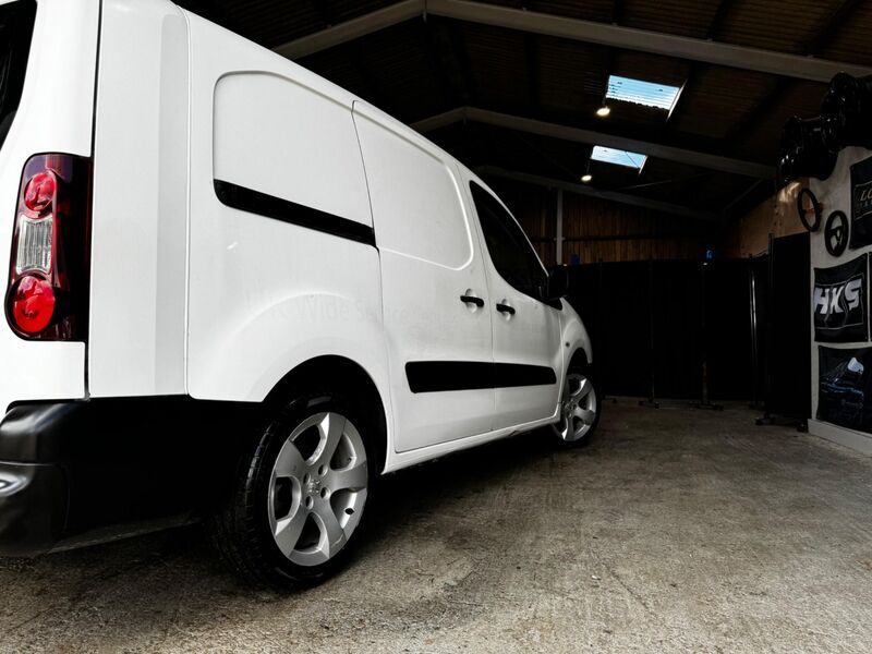 PEUGEOT PARTNER