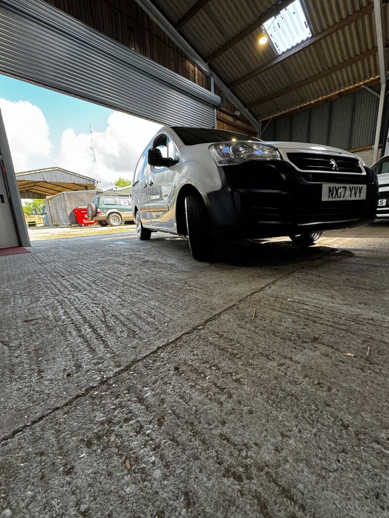 PEUGEOT PARTNER