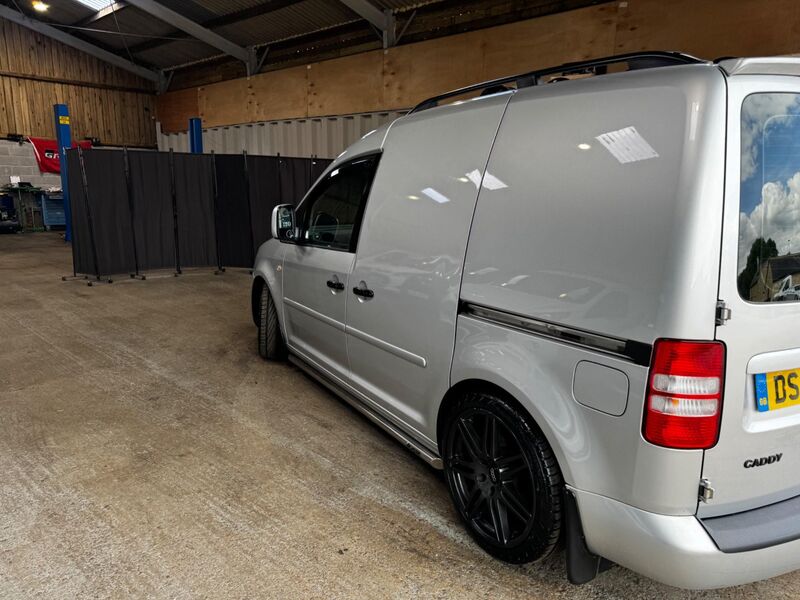 VOLKSWAGEN CADDY