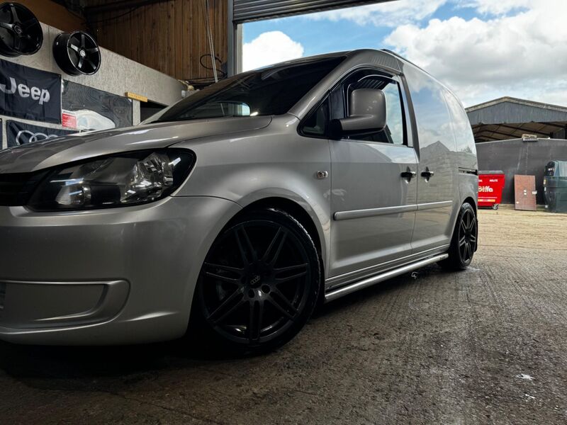 VOLKSWAGEN CADDY