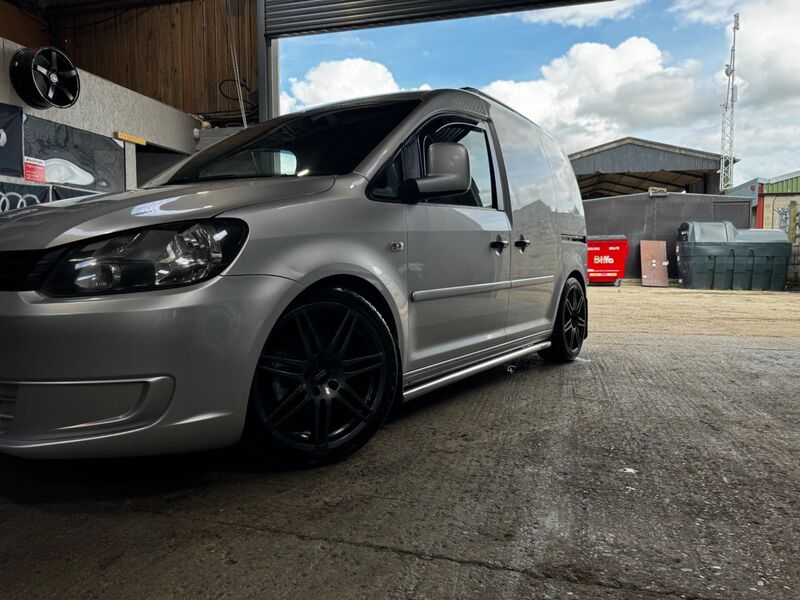 VOLKSWAGEN CADDY