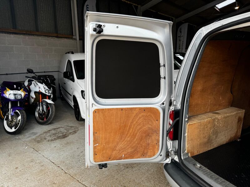 VOLKSWAGEN CADDY