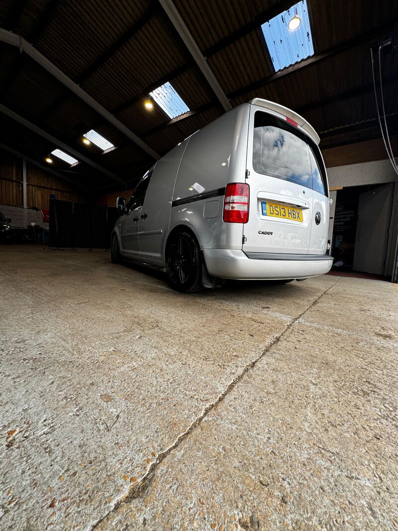 VOLKSWAGEN CADDY