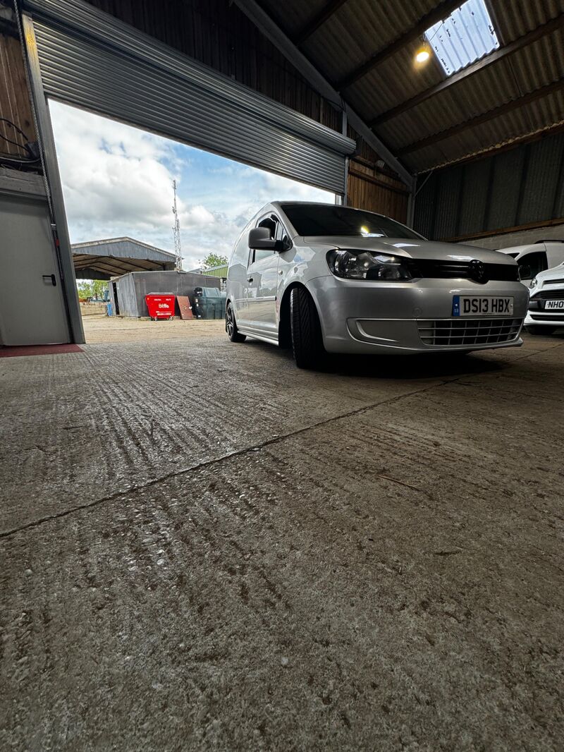 VOLKSWAGEN CADDY