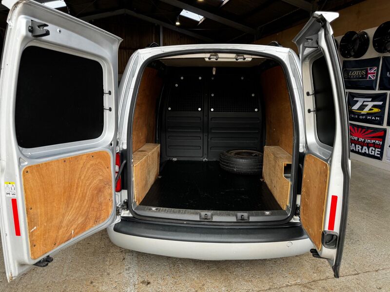 VOLKSWAGEN CADDY