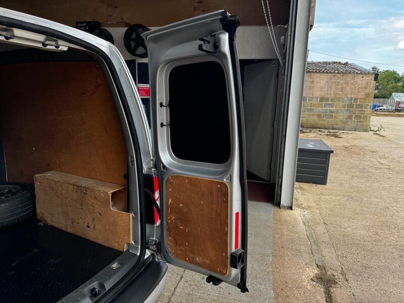 VOLKSWAGEN CADDY