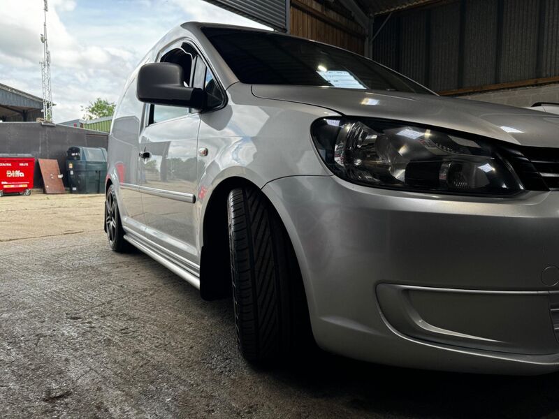 VOLKSWAGEN CADDY