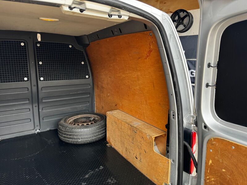 VOLKSWAGEN CADDY
