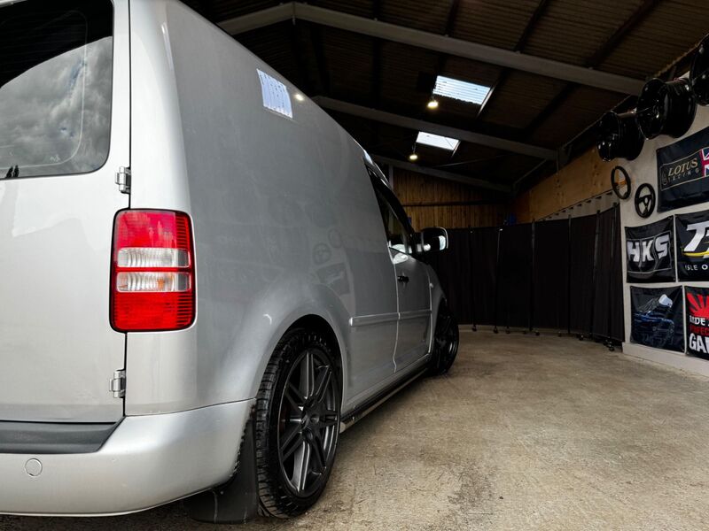 VOLKSWAGEN CADDY