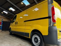 VAUXHALL VIVARO