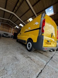 VAUXHALL VIVARO