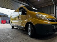 VAUXHALL VIVARO