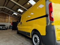 VAUXHALL VIVARO