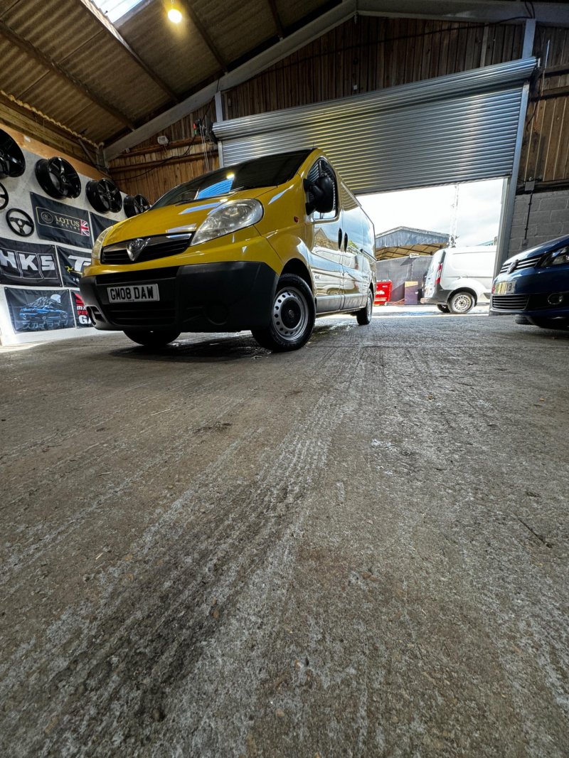 VAUXHALL VIVARO