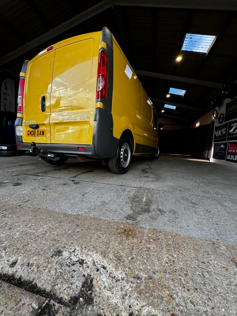 VAUXHALL VIVARO