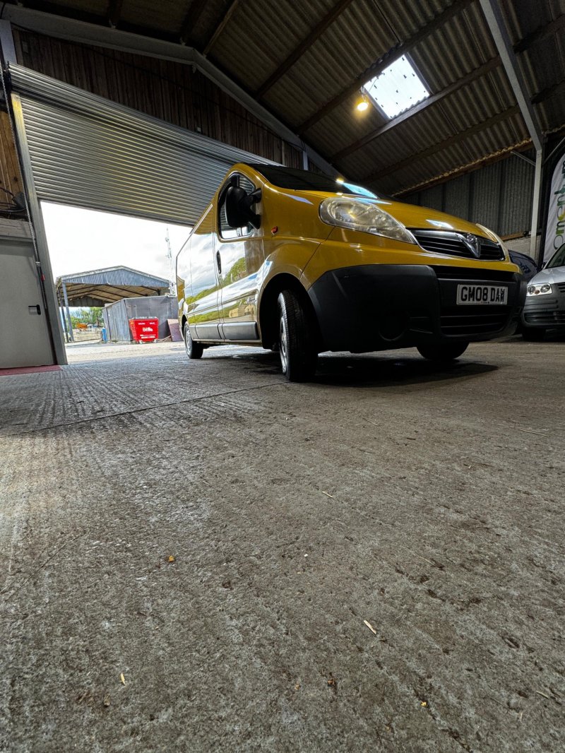 VAUXHALL VIVARO