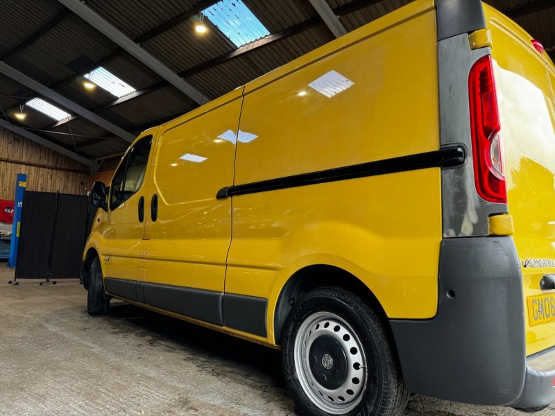 VAUXHALL VIVARO