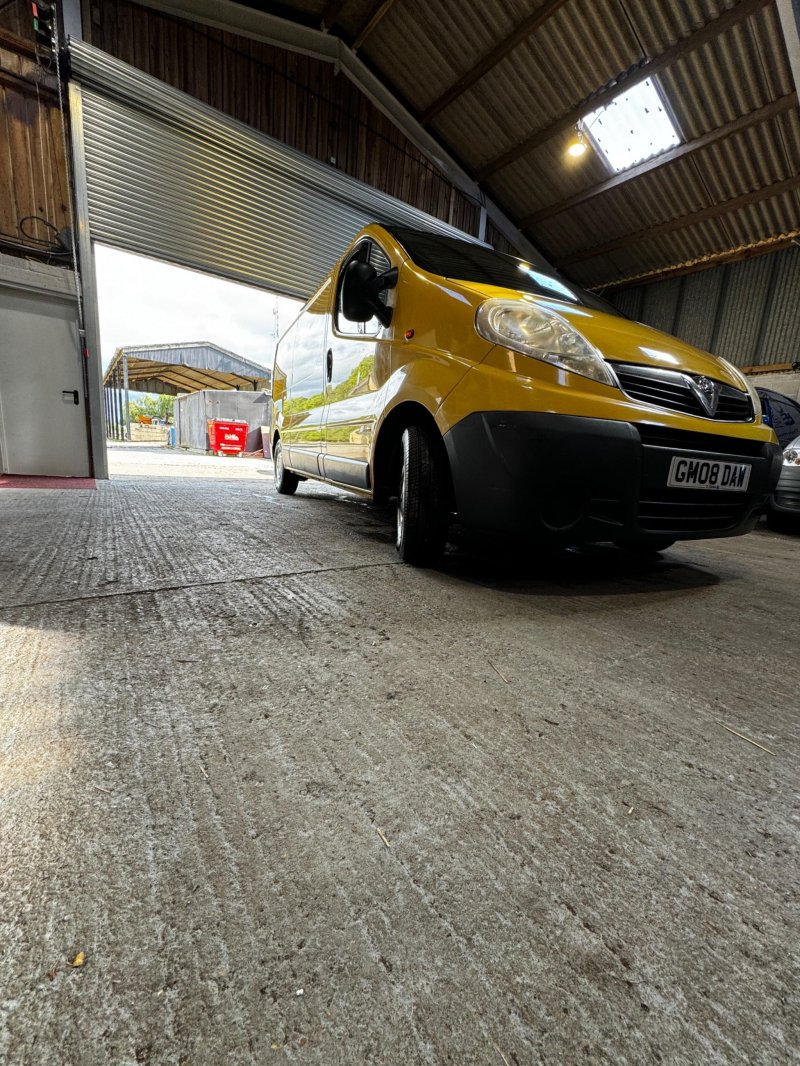 VAUXHALL VIVARO