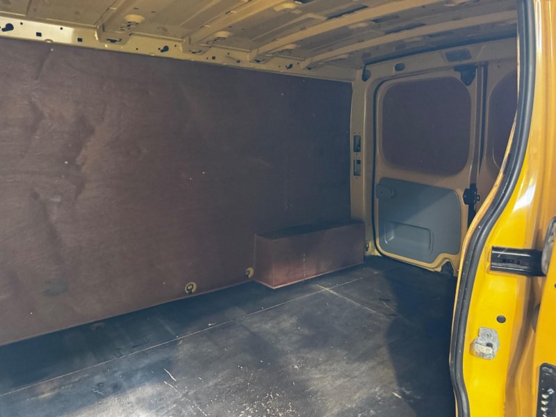 VAUXHALL VIVARO