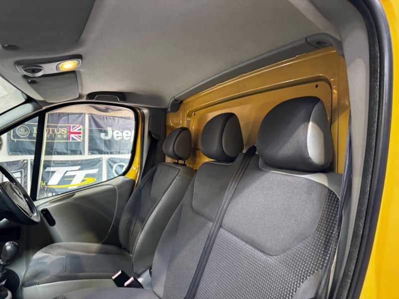 VAUXHALL VIVARO