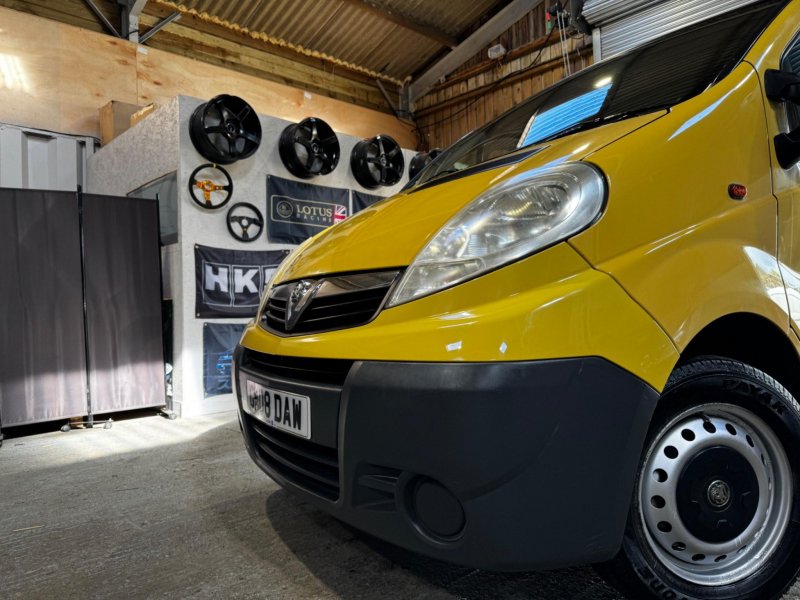 VAUXHALL VIVARO