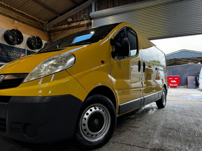 VAUXHALL VIVARO