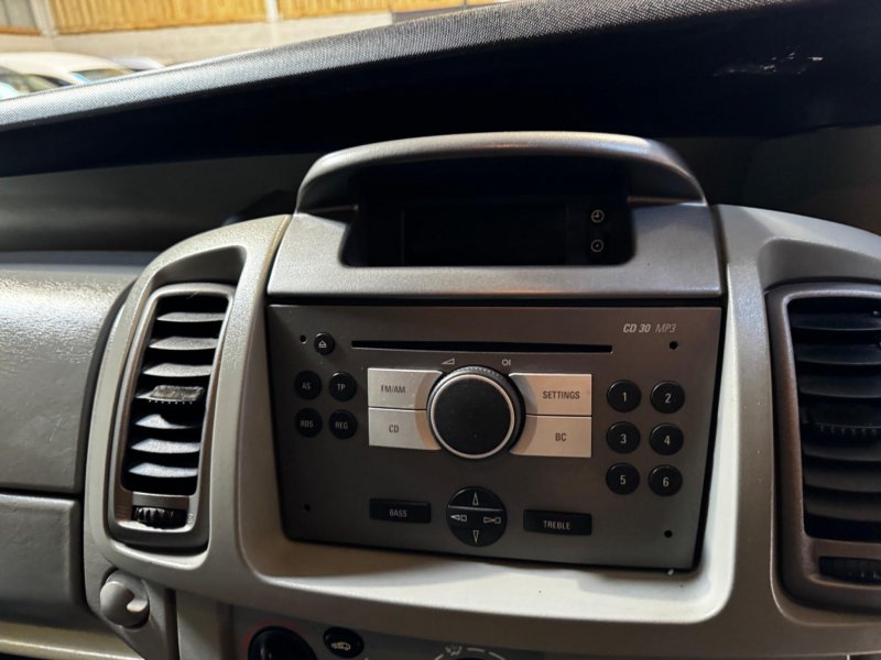VAUXHALL VIVARO