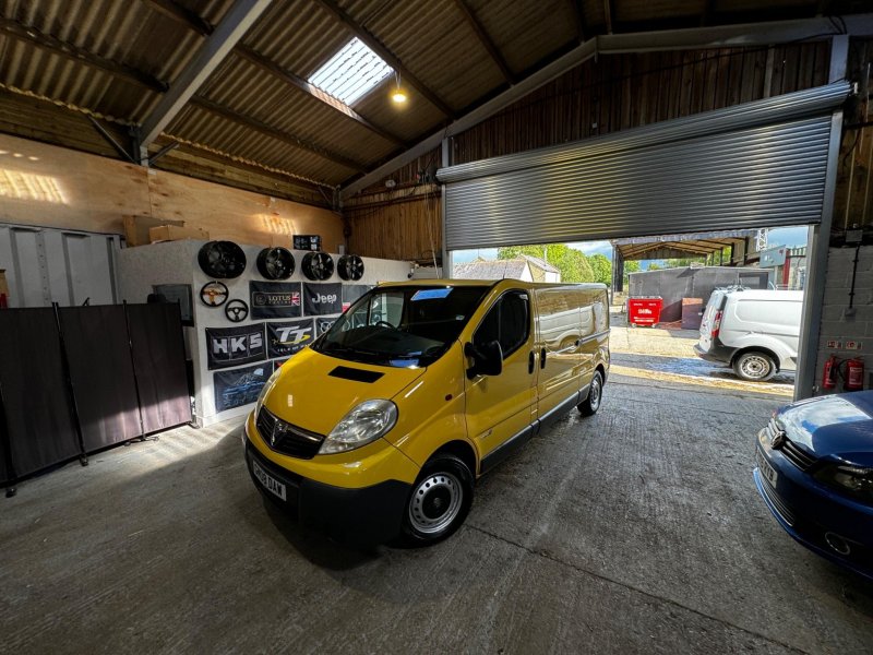 VAUXHALL VIVARO