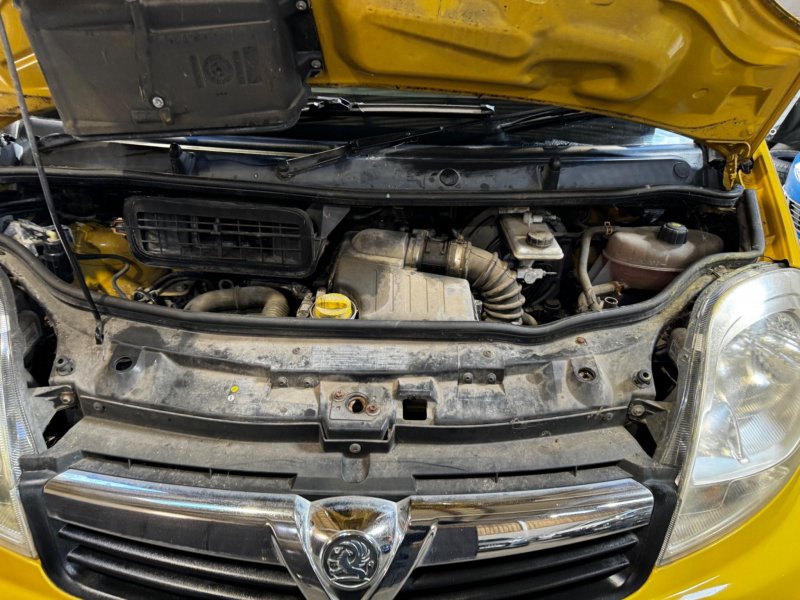 VAUXHALL VIVARO
