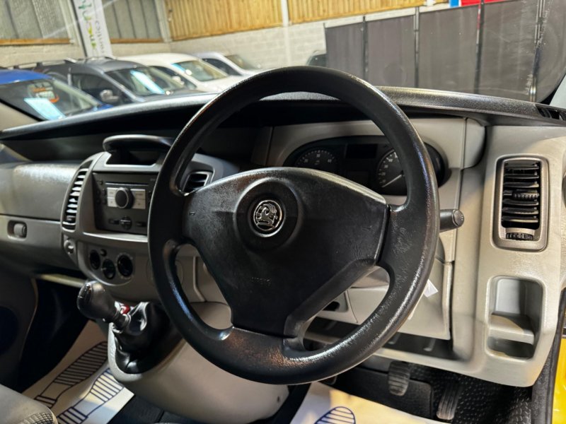 VAUXHALL VIVARO